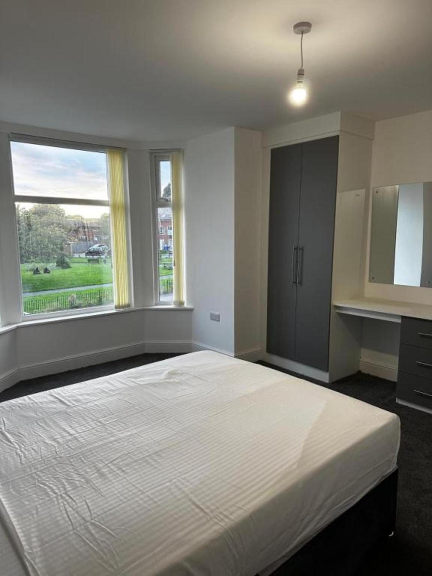 Oyo Cheetham Hill Guest House Manchester Eksteriør billede